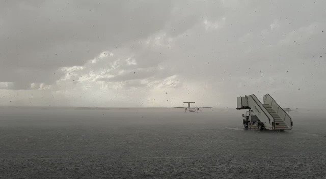 Heavy rains at Hurghada Airport. The touristic city itself witnessed a hail fall apparently for first time