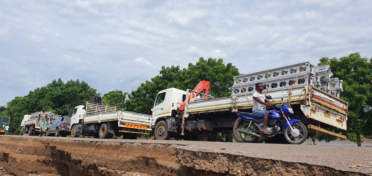 Parts of Malawi has spent 4 days without power since CycloneAna destroyed electricity transmission &  distribution lines. Trucks carrying spares for power restoration are stuck at a point where floods have ripped the main road 4 times within a kilometre