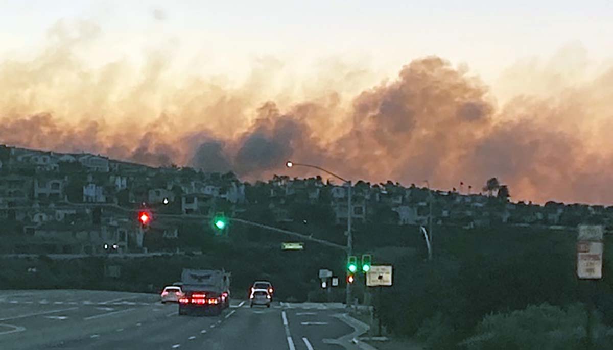 Photo: Brush fire burning in LagunaBeach area can be seen from PCH and other parts of the SoCal coast