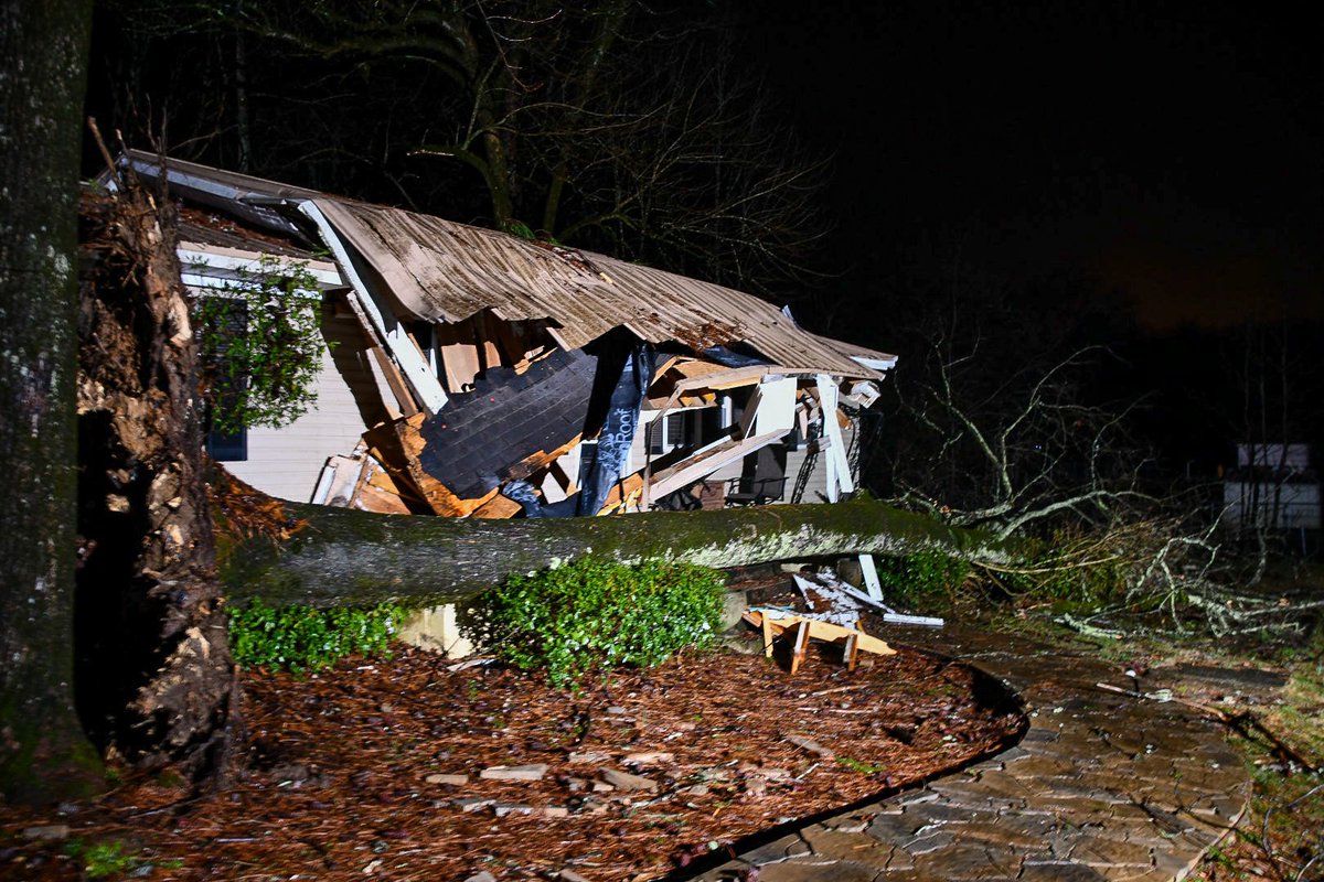 Leeds Mayor David Miller says apparent tornado led to some damage in Oak Crossings but missed town's most populated areas