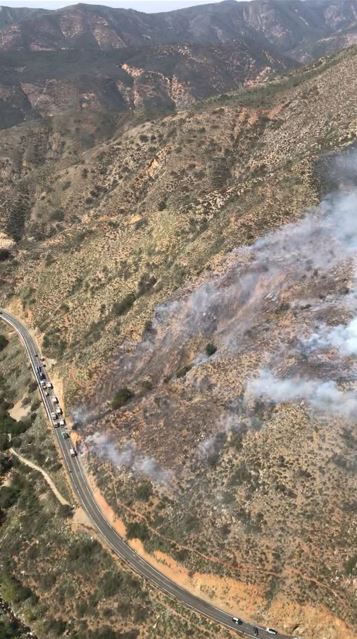 New fire start off SR-74 near Sievers Canyon reported at  12:14 pm. CNF firefighters assisted by @OCFireAuthority responded to the fire with air and ground resources.  Reported to be 5 to 8 acres, the forward rate of spread has stopped