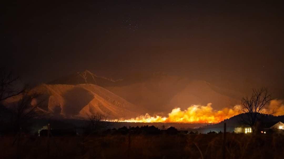 This is a view of the Tunnel Fire tonight, which has burned over 6,000 acres today NE of the San Francisco Peaks. Winds will gust between 30-35 mph consistently again on Wednesday.