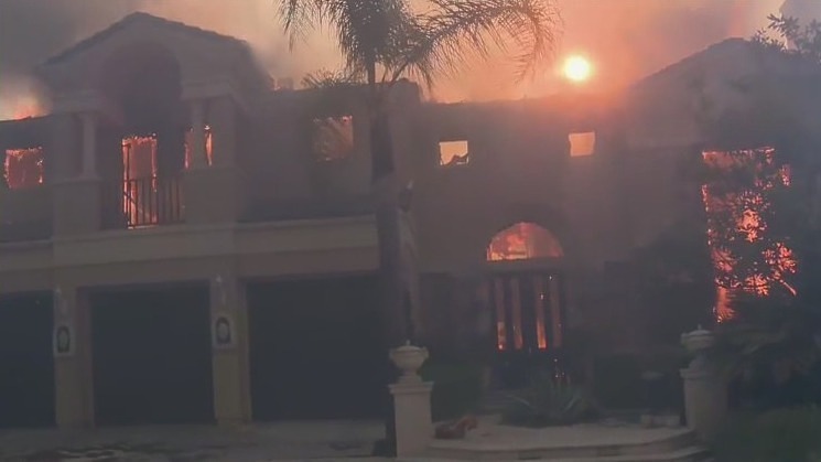 CoastalFire : At least 20 homes have been damaged or destroyed and 200 acres have burned