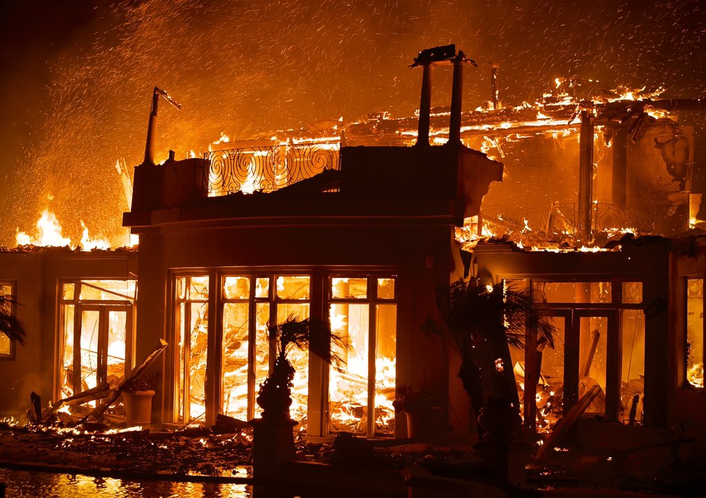 Night attack mode, lots of engines and trucks helping with structure protection, along with one helicopter performing water drops tonight at the Coastal Fire in Laguna Niguel, CA. Large homes continue to burn tonight and despite firefighters best efforts, many were lost