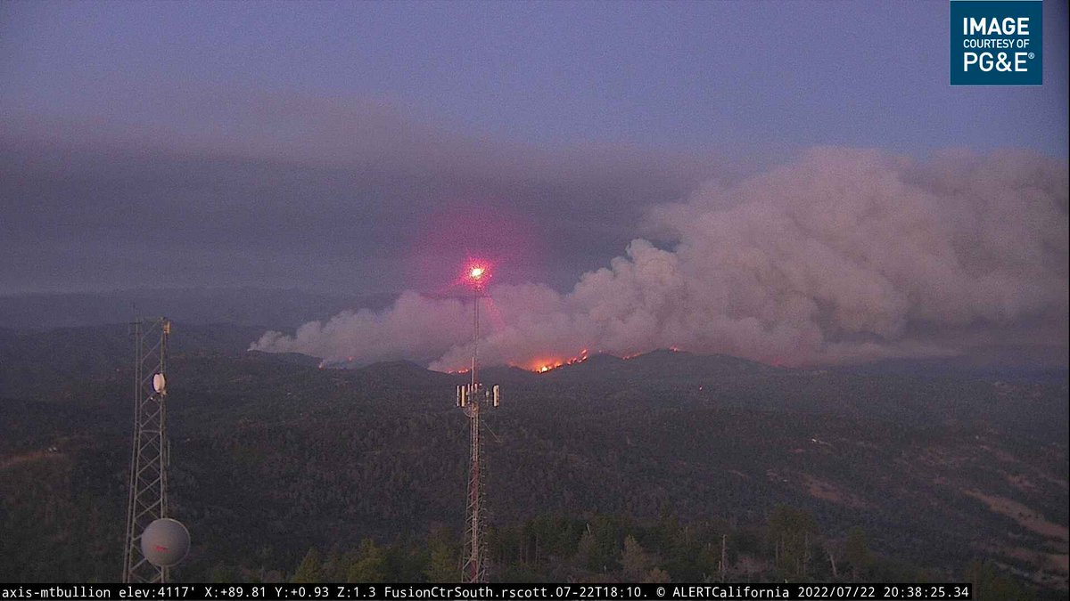 The OakFire is still actively growing, sending up a LOT of smoke. Estimated at 2,000 to 2,500 acres, per aerial report relayed by @CAFireScanner. Air crews will have to wait until daybreak to attack it again, ground crews have a long night ahead of them