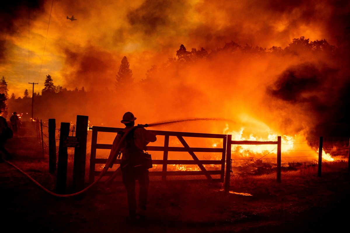 Haunting images show the destructive force of the OakFire burning in Mariposa County west of @YosemiteNPS. @CAL_FIRE says fire activity is extreme and crews are seeing frequent runs and group torching.