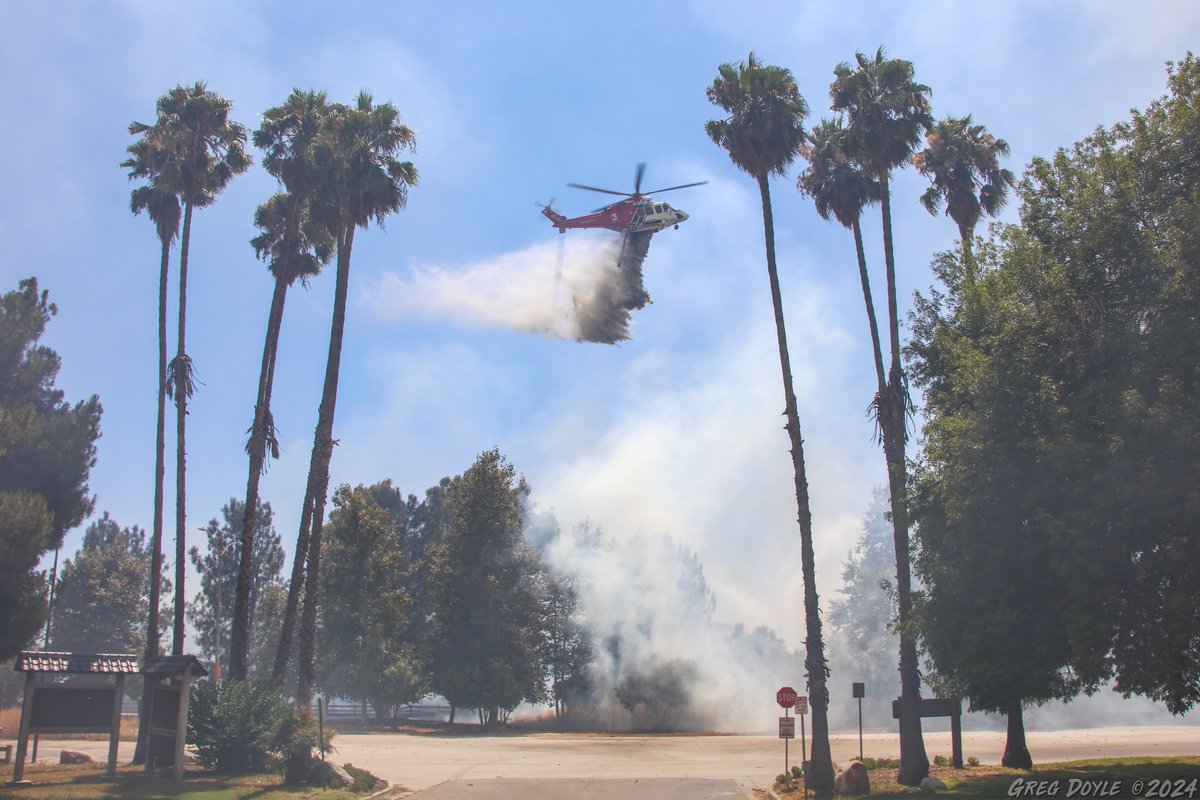 Fire-3 from @LAFDAirOps makes a drop along Woodley Ave in the Sepulveda Basin on this afternoon's BurbankIncident