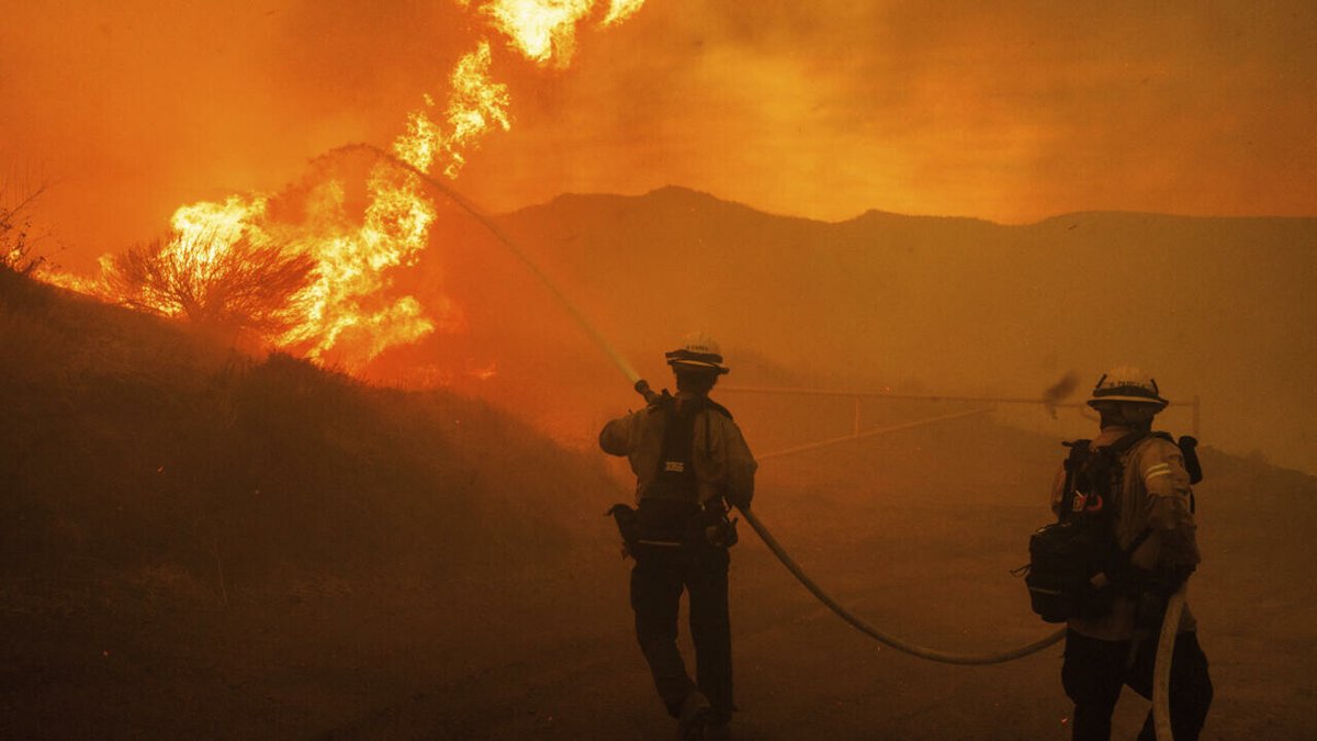 New fire forces thousands to evacuate their homes in Los Angeles