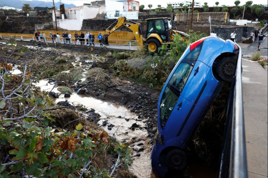 In the Canary Islands and especially in Gran Canaria, over 300 mm of rain fell in a few hours, causing disastrous flooding