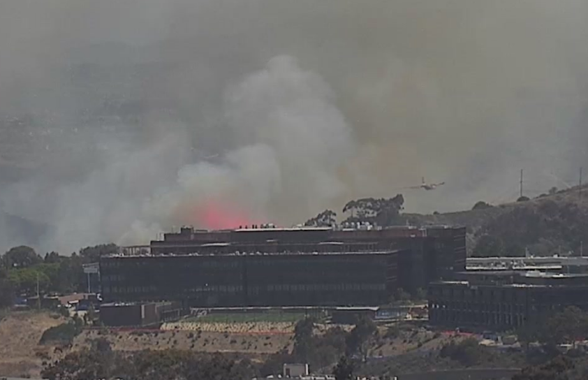 SorrentoFire SanDiego Air attack reporting 60 acres, MROS, retardant along the left flank. Tanker 122 coming in for a drop